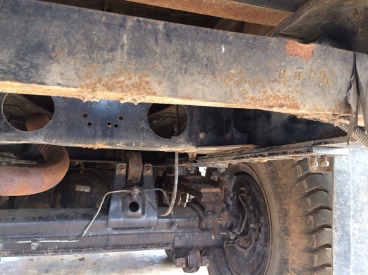 ขายด่วนสิบล้อดั้ม 195 เพลาเดียว ปี40 FVM33-Txxxxx ยางดี แอร์เย็น จัดแนนซ์ได้ ดอกเบี้ยถูก