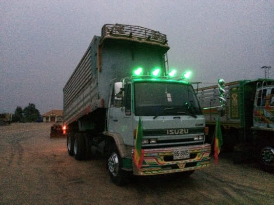 ขายด่วนสิบล้อดั้ม 195 เพลาเดียว ปี40 FVM33-Txxxxx ยางดี แอร์เย็น จัดแนนซ์ได้ ดอกเบี้ยถูก