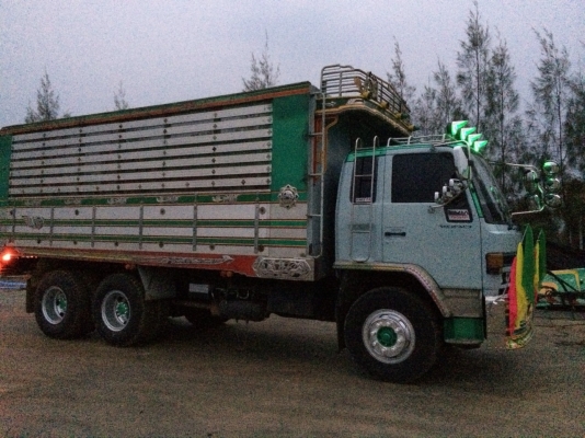 ขายด่วนสิบล้อดั้ม 195 เพลาเดียว ปี40 FVM33-Txxxxx ยางดี แอร์เย็น จัดแนนซ์ได้ ดอกเบี้ยถูก