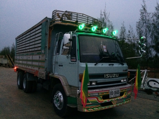 ขายด่วนสิบล้อดั้ม 195 เพลาเดียว ปี40 FVM33-Txxxxx ยางดี แอร์เย็น จัดแนนซ์ได้ ดอกเบี้ยถูก