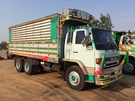 ขายด่วนสิบล้อดั้ม 195 เพลาเดียว ปี40 FVM33-Txxxxx ยางดี แอร์เย็น จัดแนนซ์ได้ ดอกเบี้ยถูก