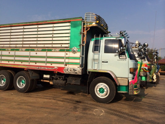 ขายด่วนสิบล้อดั้ม 195 เพลาเดียว ปี40 FVM33-Txxxxx ยางดี แอร์เย็น จัดแนนซ์ได้ ดอกเบี้ยถูก