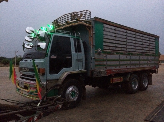 ขายด่วนสิบล้อดั้ม 195 เพลาเดียว ปี40 FVM33-Txxxxx ยางดี แอร์เย็น จัดแนนซ์ได้ ดอกเบี้ยถูก