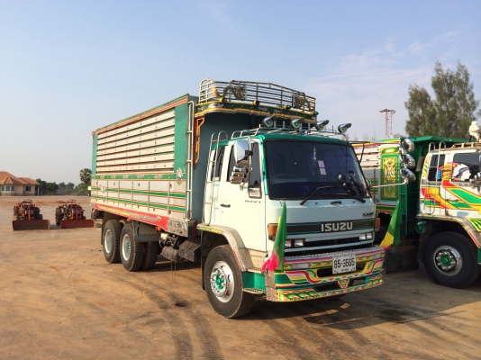 ขายด่วนสิบล้อดั้ม 195 เพลาเดียว ปี40 FVM33-Txxxxx ยางดี แอร์เย็น จัดแนนซ์ได้ ดอกเบี้ยถูก