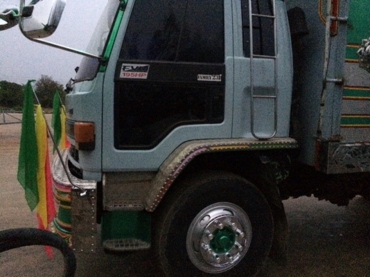 ขายด่วนสิบล้อดั้ม 195 เพลาเดียว ปี40 FVM33-Txxxxx ยางดี แอร์เย็น จัดแนนซ์ได้ ดอกเบี้ยถูก