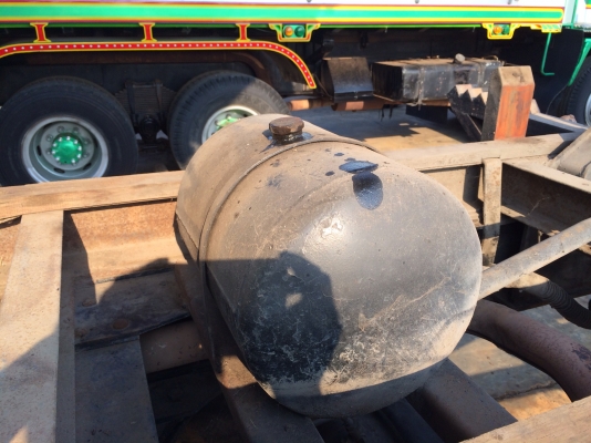 ขายด่วนสิบล้อดั้ม 195 เพลาเดียว ปี40 FVM33-Txxxxx ยางดี แอร์เย็น จัดแนนซ์ได้ ดอกเบี้ยถูก