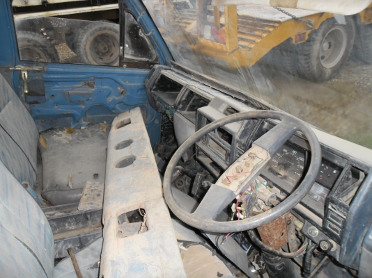 ขายหัวรถ6ล้อISUZU NPR 115 ของห้างสภาพไม่ผุภายในครบ