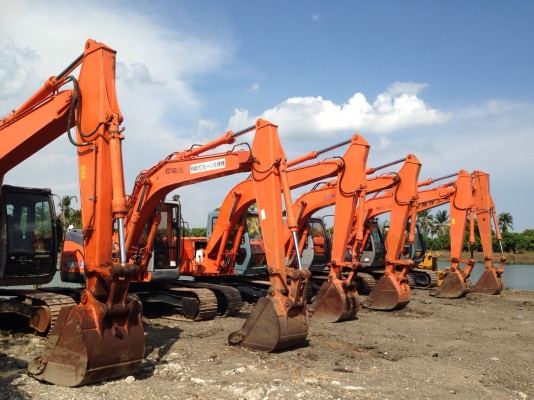 ขายด่วน Hitachi ZX135US นำเข้าจากญี่ปุ่น สภาพสวย พร้อมใช้งาน