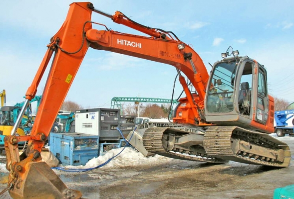 ขายด่วน Hitachi ZX135US นำเข้าจากญี่ปุ่น สภาพสวย พร้อมใช้งาน