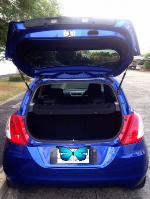 Suzuki Swift 1.25 สีน้ำเงิน สภาพดีมาก รถบ้านมือเดียวค่ะ Suzuki Swift 1.25 สีน้ำเงิน สภาพดีมาก รถบ้านมือเดียวค่ะ