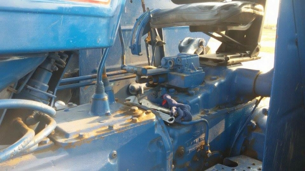 ขาย ฟอร์ด 6610 เสื้อลาย รถสวยพร้อมใช้