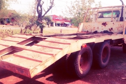 MITSUBISHI FUSO FN215K 260 HP EK100 สิบล้อเพลาเดียว เทรลเลอร์ท้ายลาดขึ้นรถแบ็คโฮร PC 200 รถสภาพดีมากครับพร้อมใช้งานได้เลย เครื่องยนต์ 260 แรงลงเล่มครบพร้อมเครื่องแรงดีมากไม่มีเยิ้ม หัวเก๋งสวยไม่ผุภายในเก๋งคอนโซลครบพร้อม พวงมาลัยเพาเวอร์ ระบบเบรคทริ๊ปฟี้คร