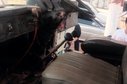 MITSUBISHI FUSO FN215K 260 HP EK100 สิบล้อเพลาเดียว เทรลเลอร์ท้ายลาดขึ้นรถแบ็คโฮร PC 200 รถสภาพดีมากครับพร้อมใช้งานได้เลย เครื่องยนต์ 260 แรงลงเล่มครบพร้อมเครื่องแรงดีมากไม่มีเยิ้ม หัวเก๋งสวยไม่ผุภายในเก๋งคอนโซลครบพร้อม พวงมาลัยเพาเวอร์ ระบบเบรคทริ๊ปฟี้คร