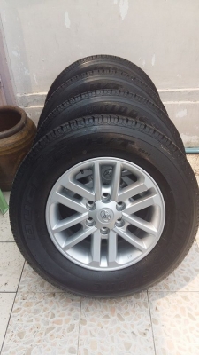 ขายล้อแม็กป้ายแดง Fortuner 17" ยางปลายปี14  สนใจติดต่อเล็กคลองสามครับ 081-3747940