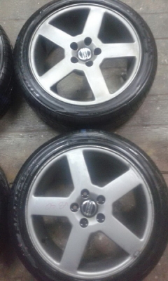 ขายล้อVolvoแท้รุ่นTitanขอบ17กว้าง7off43ติดยางดอกหนาปี12สวย