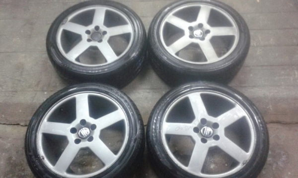 ขายล้อVolvoแท้รุ่นTitanขอบ17กว้าง7off43ติดยางดอกหนาปี12สวย