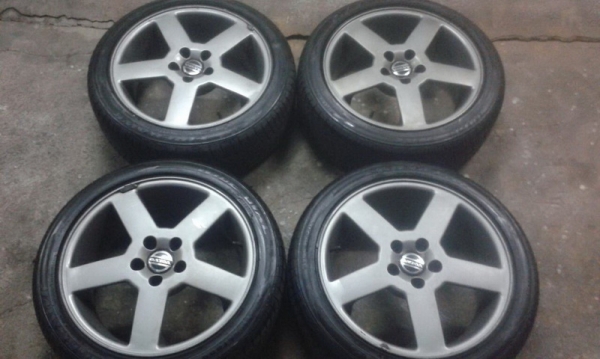 ขายล้อVolvoแท้รุ่นTitanขอบ17กว้าง7off43ติดยางดอกหนาปี12สวย