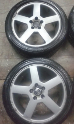 ขายล้อVolvoแท้รุ่นTitanขอบ17กว้าง7off43ติดยางดอกหนาปี12สวย