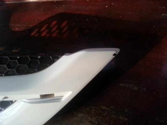 ขายกระจังฟน้าnew vios ปี07-13 สีขวเดิมๆติดต่อ0812343465