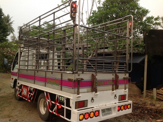 6ล้อเล็ก  ปี53 ไม่ติดเวลา NKR71E เครื่อง 120 แรง LPG แก๊สจากโรงงาน ประหยัด แรงสุดๆ ยาว 3.20 ม.กว้าง 1.80ม.สภาพสวยๆ พร้อมใช้งานได้เลย โทร 081-7634892 อยู่ราชบุรี