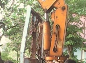 ISUZU TX 145 HP 6BB1 รถบรรทุกหกล้อใหญ่ ติดเครน TADANO 3 ตัน 3 ปลอก กระบะพื้นเหล็กพื้นเรียบความยาว 5 เมตรสภาพสวย เครื่องยนต์แรงดีเดิมๆไม่มีเยิ้มครับ หัวเก๋งร็อกกี้อย่างสวยไม่ผุลงเล่มครบพร้อม ภายในเก๋งคอนโซลสวยครบ ช่วงล่างแน่นคัชซีไม่มีบวมครับ ยาง 9.00 ขอบ