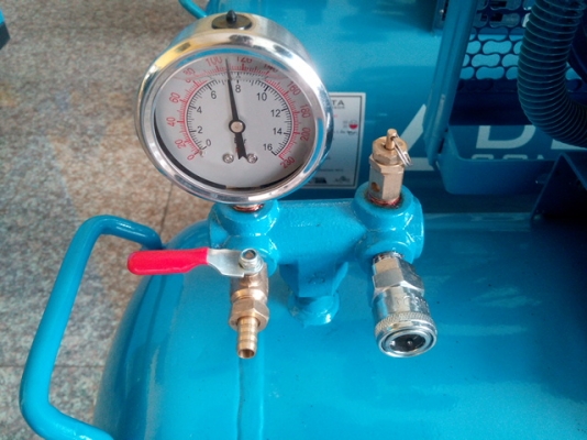 ขายปั้มลูกสูบ delta 1 HP 100L