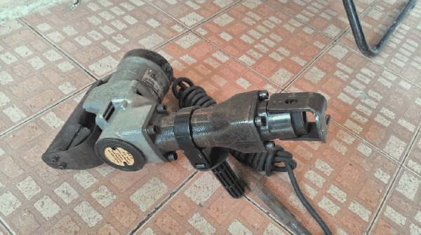 ขายเครื่องสะกัดคอนกรีด MAKITA HM1201 แท้100\% ขายเครื่องสะกัดคอนกรีด MAKITA HM1201 แท้100\%