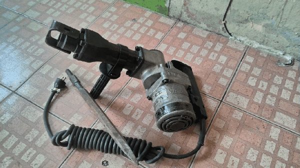 ขายเครื่องสะกัดคอนกรีด MAKITA HM1201 แท้100\% ขายเครื่องสะกัดคอนกรีด MAKITA HM1201 แท้100\%