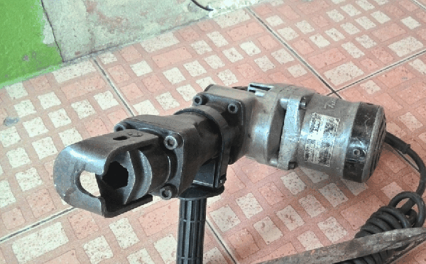 ขายเครื่องสะกัดคอนกรีด MAKITA HM1201 แท้100\% ขายเครื่องสะกัดคอนกรีด MAKITA HM1201 แท้100\%