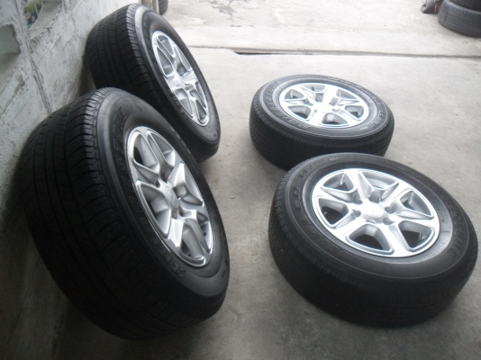 ล้อแม็ก 17นิ้ว 6รู ฟอด พร้อมยาง สวยๆ 4 ล้อ ราคา 7900 บาท