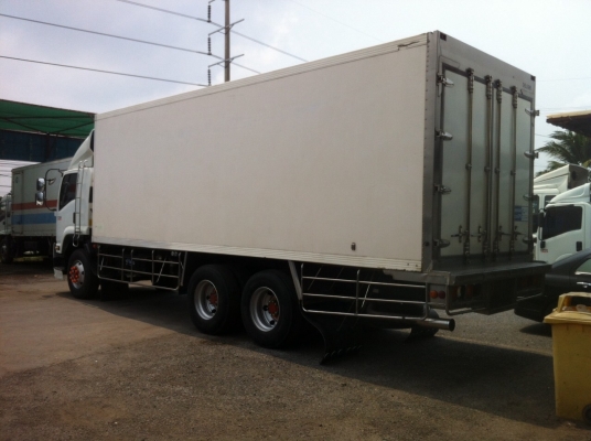 ISUZU 10ล้อ ตู็เย็นมีเครื่องทำความเย็น ปี55 240แรงม้า