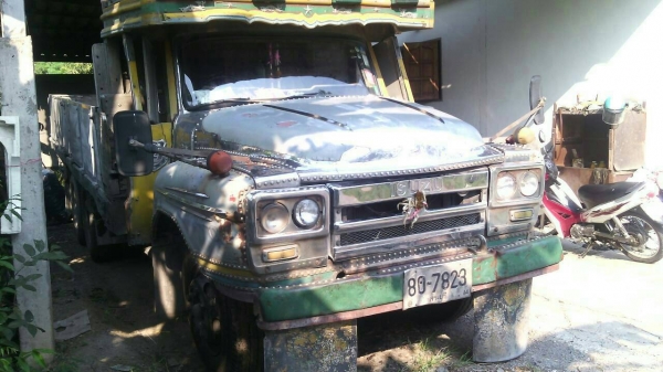 สิบล้อหัวยาว ยี่ห้อ ISUZU เพลาเดียว เครื่อง 145 แรง แท้นโบว์กี้ใหญ่ 6 เกียร์เดินหน้า 7 เกียร์ถ้อยหลัง รถสวยสภาพดี คัดซีสวย ทะเบียนสิ้นปี 2558 สนใจติดต่อ คุณแจ็ค 0835601591 หรือ 0903494058