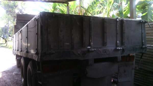 สิบล้อหัวยาว ยี่ห้อ ISUZU เพลาเดียว เครื่อง 145 แรง แท้นโบว์กี้ใหญ่ 6 เกียร์เดินหน้า 7 เกียร์ถ้อยหลัง รถสวยสภาพดี คัดซีสวย ทะเบียนสิ้นปี 2558 สนใจติดต่อ คุณแจ็ค 0835601591 หรือ 0903494058