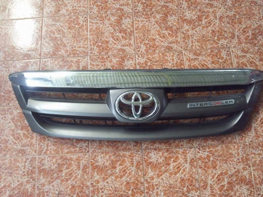 ขายกระจังหน้า TOYOTA FORJUNER ของแท้ สภาพดีราคาถูก 1200 บาทครับ 0843220781