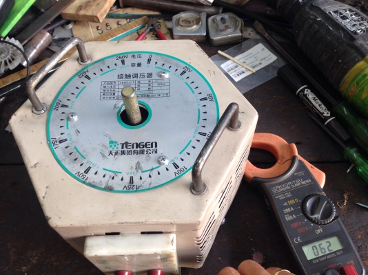 ขายหม้อแปลงไฟฟ้า Slide Regulator 2Kva รับโหลดได้สูงสุด 8Amp สภาพสวย ไฟเข้า 220vac ออกได้ตั้งแต่ 0-250vac ใช้คุมระบบไฟฟ้าได้หลายโวล์ พร้อมใช้งาน มี 2 ตัวครับ