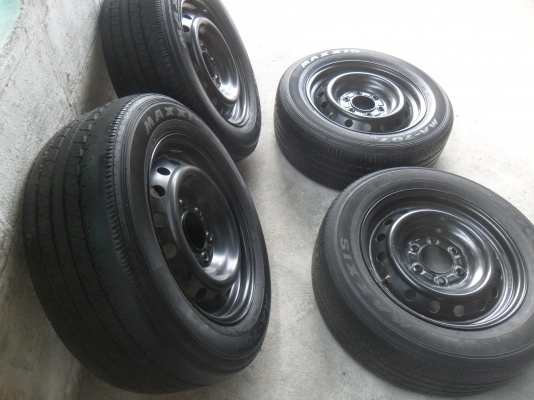 ล้อกะทะ 17นิ้ว 6รู พร้อมยาง 235/60R17 สวยๆ 4 ล้อ ราคา 4300 บาท