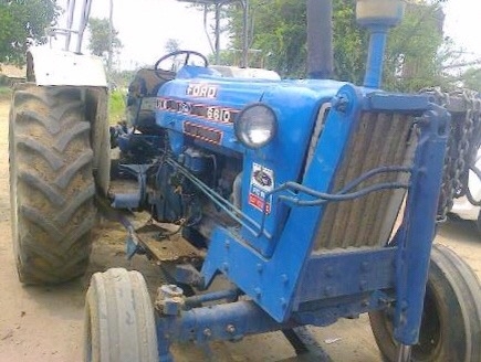 FORD 77 - T5 เพลาเดียว เอกสารเล่มทะเบียนครบพร้อม รถสวยสภาพดีพร้อมทำงานได้เลยครับ เครื่องยนต์ T5 แรงดีไม่เยิ้ม อุปกรณ์ครบ มีใบดันหน้า ผานพรวน 7 สภาพดีมากครับ ช่วงล่างแน่นดี ยางสภาพดี 65\% พร้อมใช้งาน เอกสารเล่มทะเบียนครบพร้อม ราคาต่อรองได้ครับ