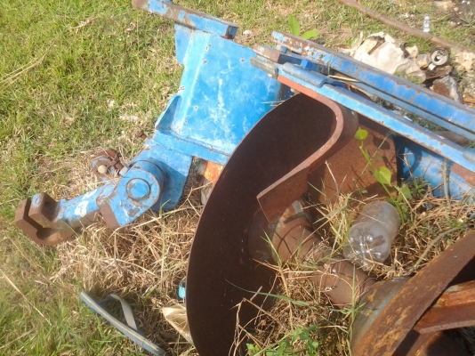 ขายตามสภาพพาน6ใบ26นิ้วยีห้อPTติดกับรถไถฟอดร์