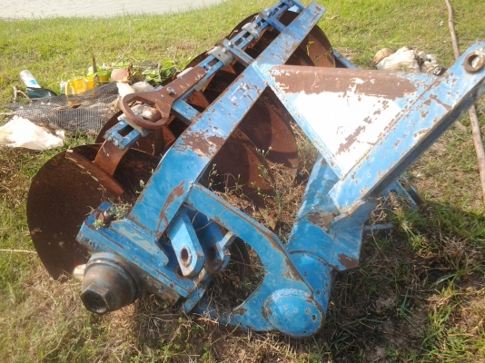 ขายตามสภาพพาน6ใบ26นิ้วยีห้อPTติดกับรถไถฟอดร์