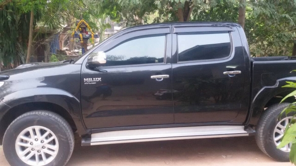 Toyota Vigo สีดำ ปี14 ( ไม่มีเล่ม ) (รถหลุดจำนำ)