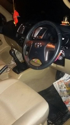 Toyota Vigo สีดำ ปี14 ( ไม่มีเล่ม ) (รถหลุดจำนำ)