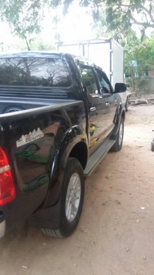 Toyota Vigo สีดำ ปี14 ( ไม่มีเล่ม ) (รถหลุดจำนำ)