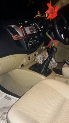 Toyota Vigo สีดำ ปี14 ( ไม่มีเล่ม ) (รถหลุดจำนำ)