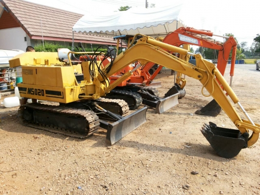 ขายแบคโฮ130000รถนอกพร้อมใช้งานครับ.