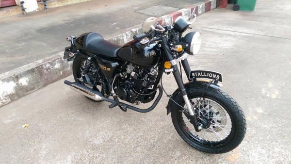 ขายคับ STALLIONS CT150 CAFE RACER ทะเบียนพร้อมโอนไม่ขาดต่อ รถวิ่งมาสามพันนิดๆ สวยๆคับ ราคา 48500 บาท ส่งได้ทั่วไทยคับ สนใจติดต่อ 081-0578282 FACEBOOK POP BIGBIKE SAKONNAKHON ไอดีไลน์ POPBIGBIKESAKON คับ สนใจรถสวย ถูก ดี ต้อง POP BIGBIKE SAKONNAKHON