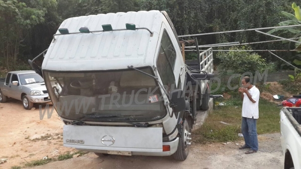 รถบรรทุก 6 ล้อติดเฮี้ยบ HINO  FC ติดเฮี้ยบ 3 ตัน ปีจดทะเบียน 2540  140 แรงม้า