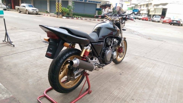 ขายคับ HONDA CB400 ปี93 ของแต่งล้น ท่อแต่ง ท้ายแต่งเทค1 กระจกแต่ง แฮนด์บาร์ ชิวหน้า อินวอยส์ สรรพสามิตร สวยๆ คับ ราคา 57500 บาท ส่งได้ทั่วไทยคับ สนใจติดต่อ 081-0578282 FACEBOOK POP BIGBIKE SAKONNAKHON ไอดีไลน์ POPBIGBIKESAKON คับ สนใจรถสวย ถูก ดี ต้อง POP