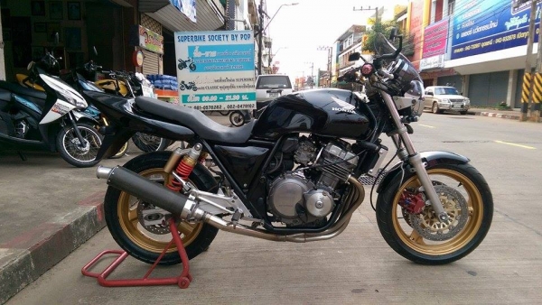 ขายคับ HONDA CB400 ปี93 ของแต่งล้น ท่อแต่ง ท้ายแต่งเทค1 กระจกแต่ง แฮนด์บาร์ ชิวหน้า อินวอยส์ สรรพสามิตร สวยๆ คับ ราคา 57500 บาท ส่งได้ทั่วไทยคับ สนใจติดต่อ 081-0578282 FACEBOOK POP BIGBIKE SAKONNAKHON ไอดีไลน์ POPBIGBIKESAKON คับ สนใจรถสวย ถูก ดี ต้อง POP