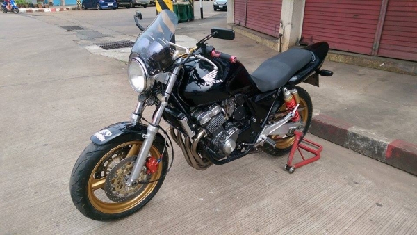 ขายคับ HONDA CB400 ปี93 ของแต่งล้น ท่อแต่ง ท้ายแต่งเทค1 กระจกแต่ง แฮนด์บาร์ ชิวหน้า อินวอยส์ สรรพสามิตร สวยๆ คับ ราคา 57500 บาท ส่งได้ทั่วไทยคับ สนใจติดต่อ 081-0578282 FACEBOOK POP BIGBIKE SAKONNAKHON ไอดีไลน์ POPBIGBIKESAKON คับ สนใจรถสวย ถูก ดี ต้อง POP