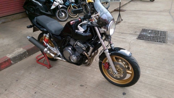 ขายคับ HONDA CB400 ปี93 ของแต่งล้น ท่อแต่ง ท้ายแต่งเทค1 กระจกแต่ง แฮนด์บาร์ ชิวหน้า อินวอยส์ สรรพสามิตร สวยๆ คับ ราคา 57500 บาท ส่งได้ทั่วไทยคับ สนใจติดต่อ 081-0578282 FACEBOOK POP BIGBIKE SAKONNAKHON ไอดีไลน์ POPBIGBIKESAKON คับ สนใจรถสวย ถูก ดี ต้อง POP